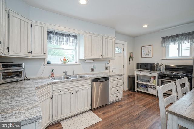 202 5TH AVE, Mount Ephraim, NJ 08059
