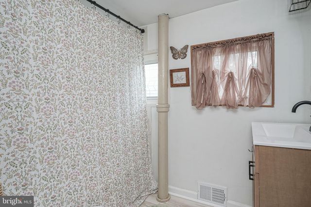 202 5TH AVE, Mount Ephraim, NJ 08059