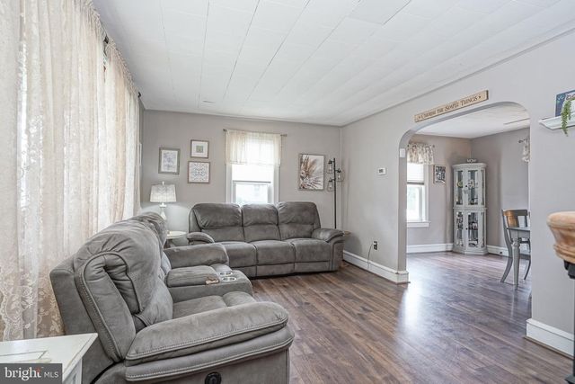 202 5TH AVE, Mount Ephraim, NJ 08059