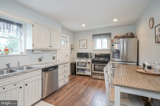 202 5TH AVE, Mount Ephraim, NJ 08059