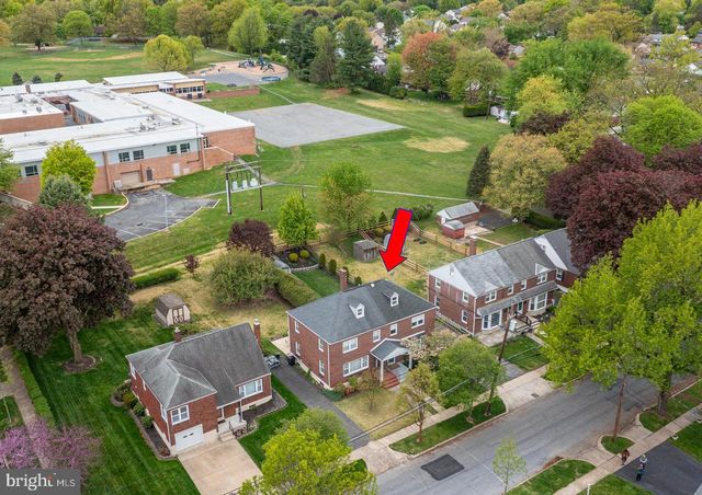12 LAWNDALE RD, Wyomissing, PA 19610
