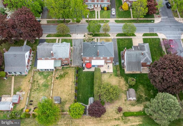 12 LAWNDALE RD, Wyomissing, PA 19610