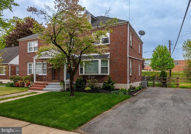 12 LAWNDALE RD, Wyomissing, PA 19610