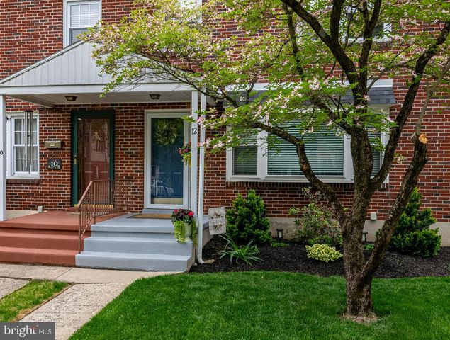 12 LAWNDALE RD, Wyomissing, PA 19610