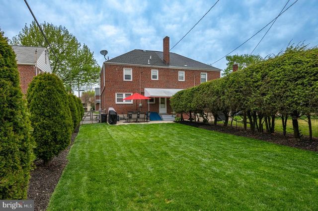 12 LAWNDALE RD, Wyomissing, PA 19610