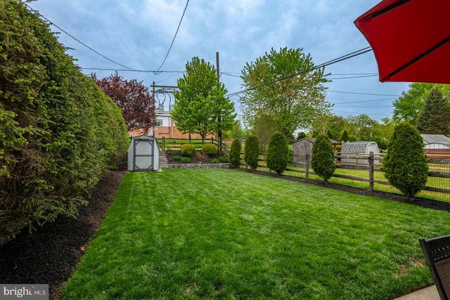 12 LAWNDALE RD, Wyomissing, PA 19610