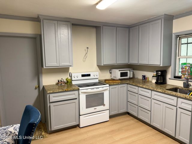 2704 Hillside Drive, Jackson, MS 39204