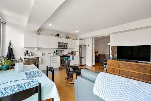 2 Earhart St 421, Cambridge, MA 02141