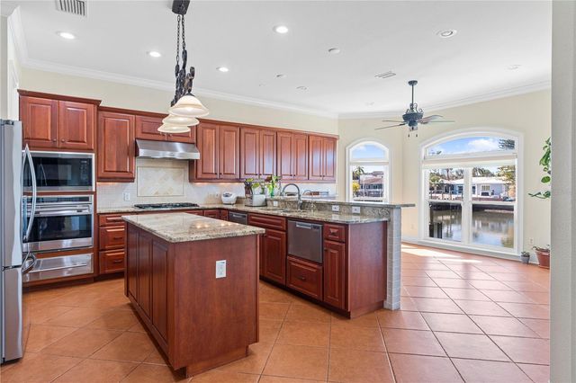 3952 VERSAILLES DRIVE, Tampa, FL 33634