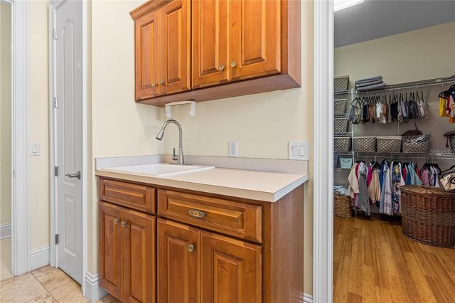 3952 VERSAILLES DRIVE, Tampa, FL 33634