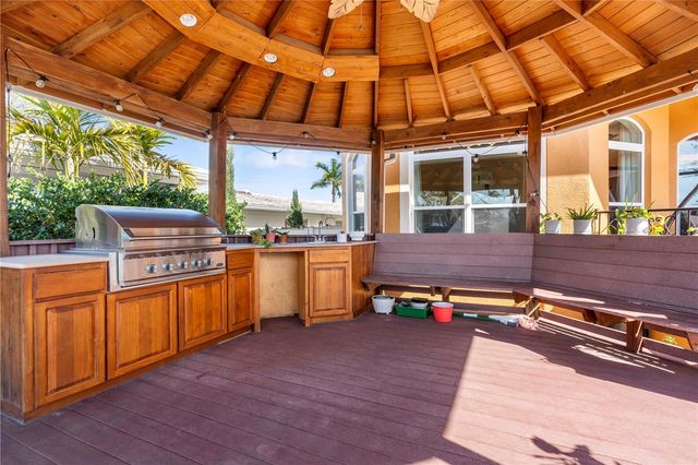 3952 VERSAILLES DRIVE, Tampa, FL 33634