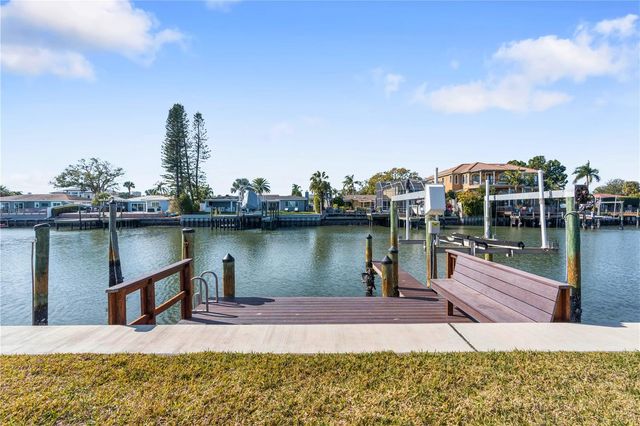 3952 VERSAILLES DRIVE, Tampa, FL 33634