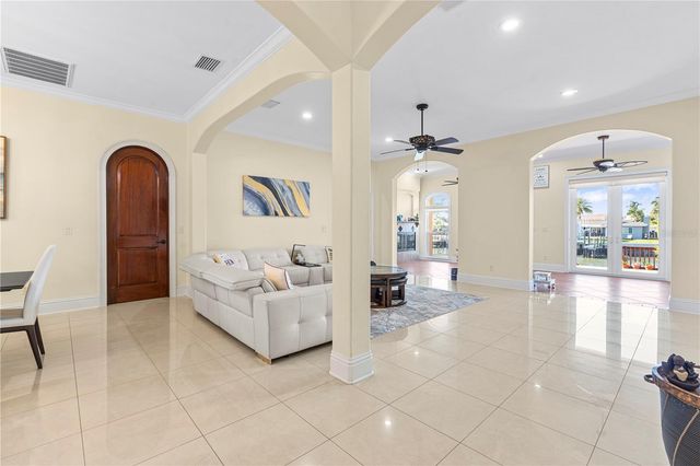 3952 VERSAILLES DRIVE, Tampa, FL 33634