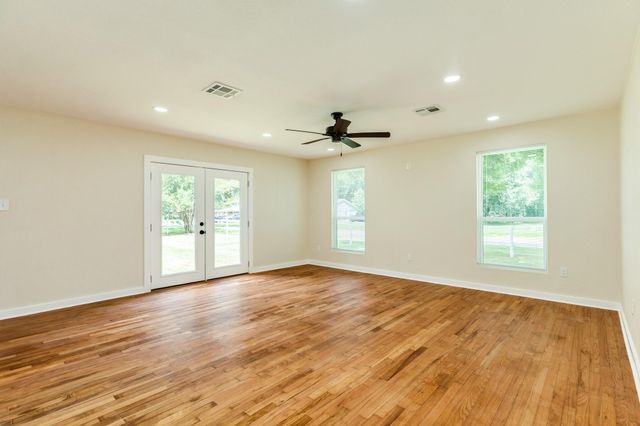 207 Stockman Street, Sweeny, TX 77480