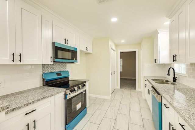 207 Stockman Street, Sweeny, TX 77480