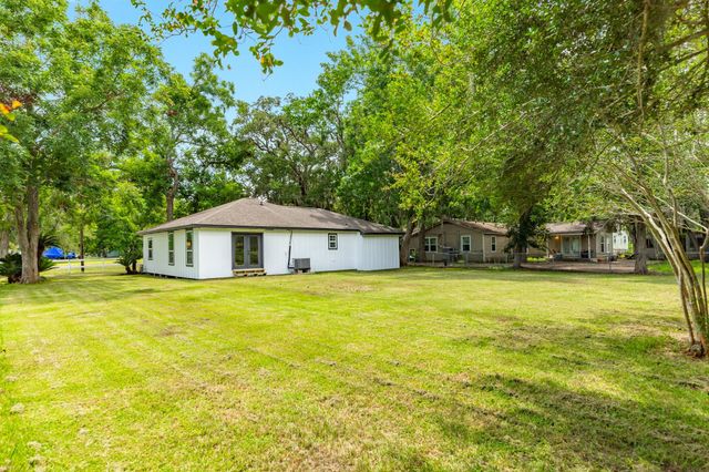 207 Stockman Street, Sweeny, TX 77480