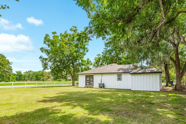 207 Stockman Street, Sweeny, TX 77480
