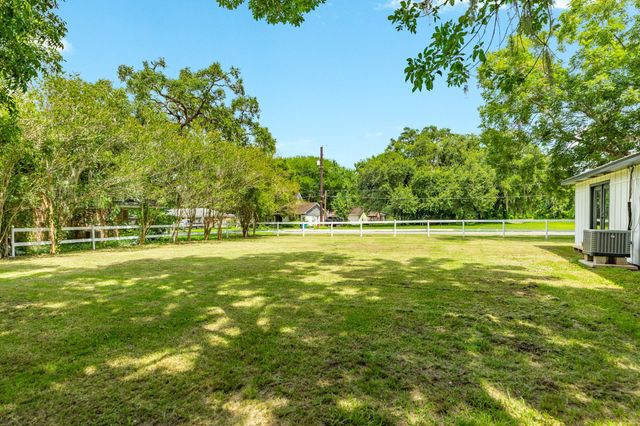 207 Stockman Street, Sweeny, TX 77480