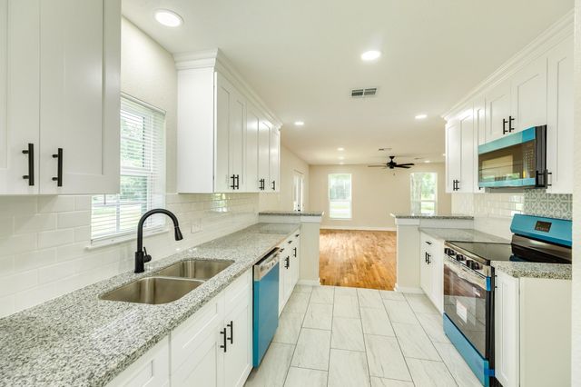 207 Stockman Street, Sweeny, TX 77480