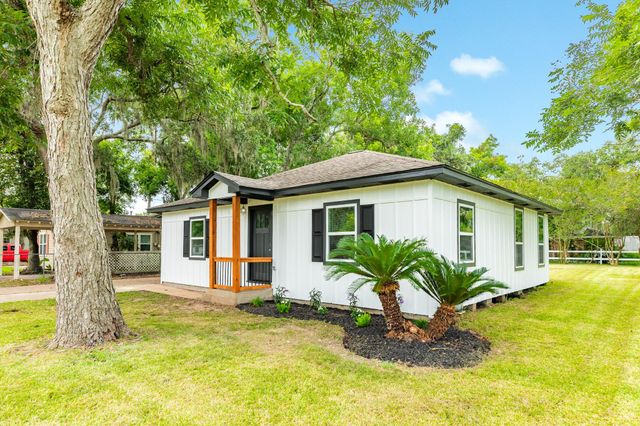 207 Stockman Street, Sweeny, TX 77480