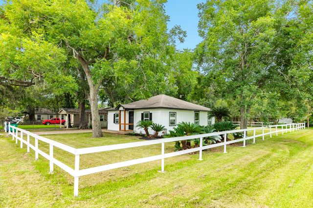 207 Stockman Street, Sweeny, TX 77480