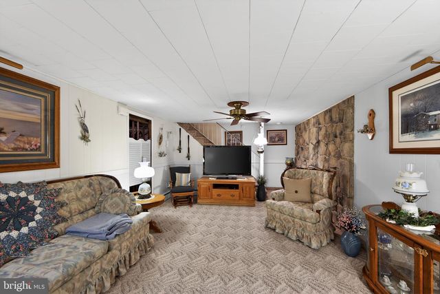 433 WASHINGTON ST, East Greenville, PA 18041