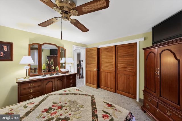 433 WASHINGTON ST, East Greenville, PA 18041