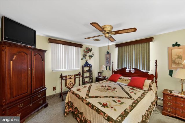 433 WASHINGTON ST, East Greenville, PA 18041