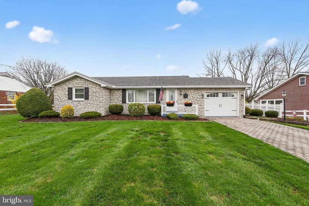 433 WASHINGTON ST, East Greenville, PA 18041