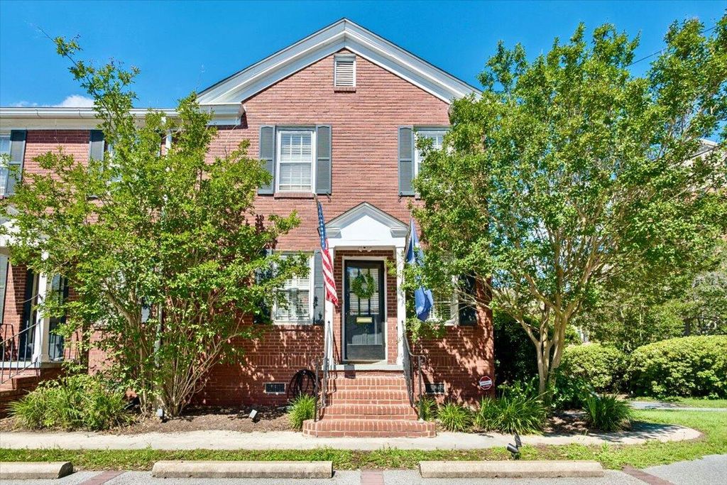 Image 1 of property listing at 301 Broad Street 4, Charleston, SC 29401