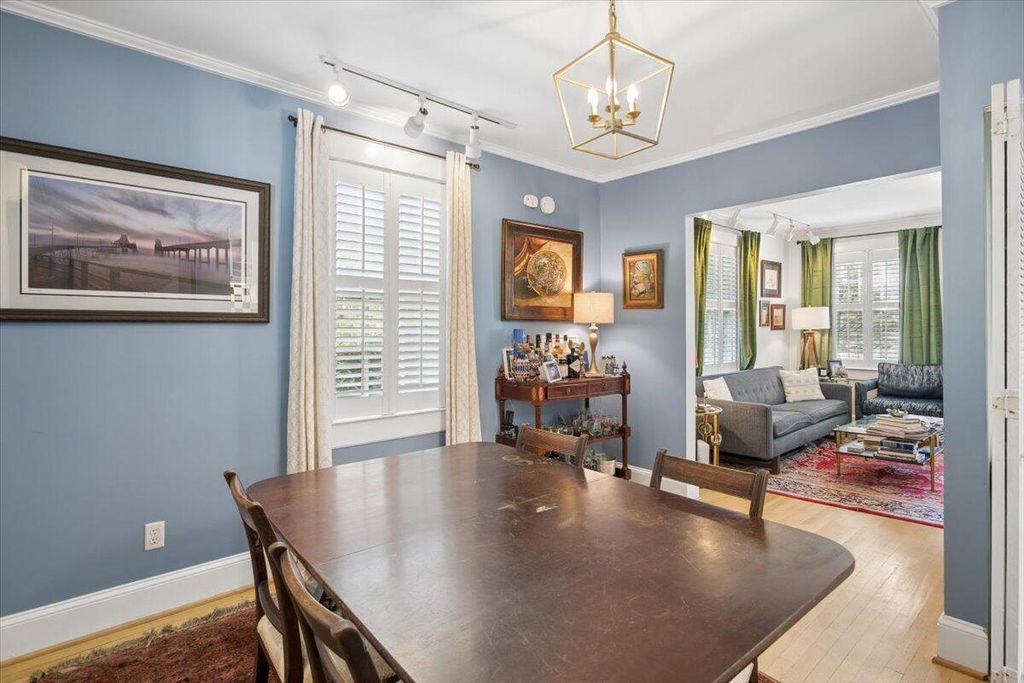 Image 15 of property listing at 301 Broad Street 4, Charleston, SC 29401