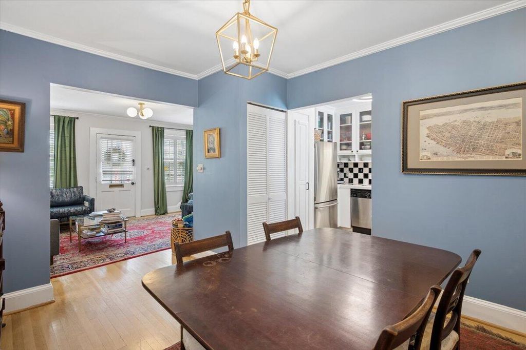 Image 16 of property listing at 301 Broad Street 4, Charleston, SC 29401