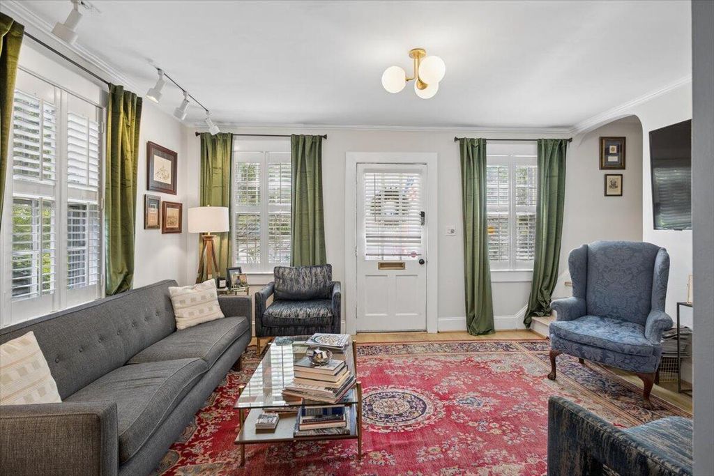 Image 17 of property listing at 301 Broad Street 4, Charleston, SC 29401