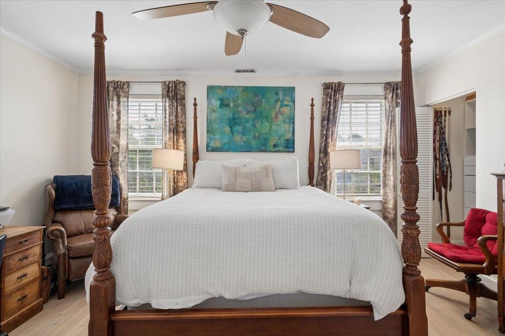 Image 19 of property listing at 301 Broad Street 4, Charleston, SC 29401