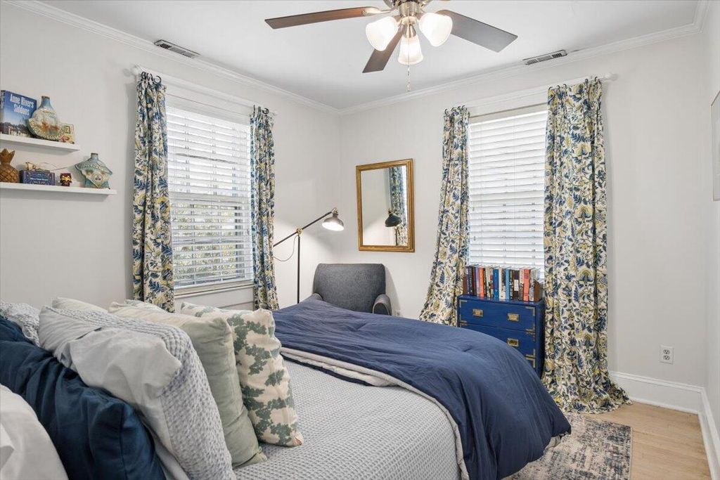 Image 20 of property listing at 301 Broad Street 4, Charleston, SC 29401