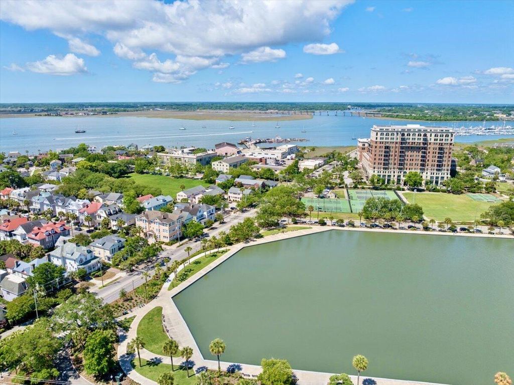 Image 3 of property listing at 301 Broad Street 4, Charleston, SC 29401