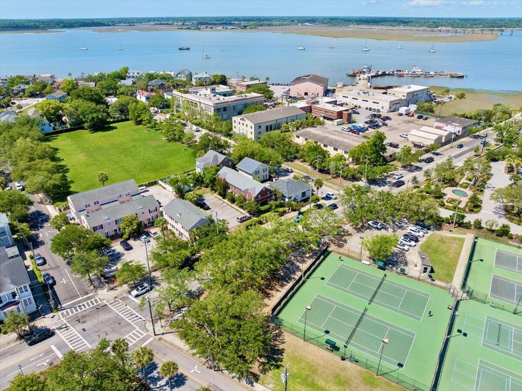 Image 33 of property listing at 301 Broad Street 4, Charleston, SC 29401