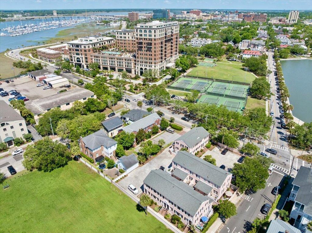 Image 35 of property listing at 301 Broad Street 4, Charleston, SC 29401