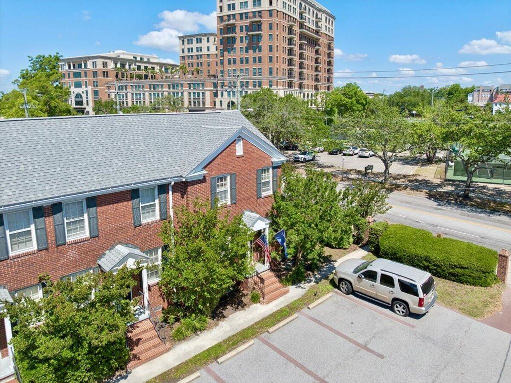 Image 40 of property listing at 301 Broad Street 4, Charleston, SC 29401