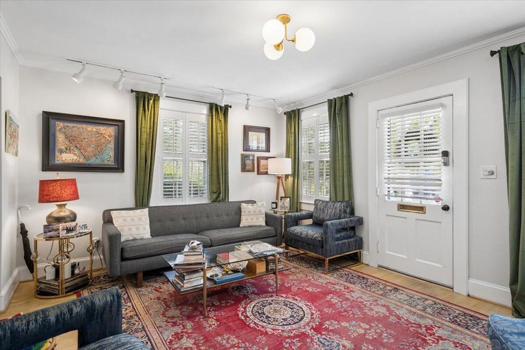 Image 5 of property listing at 301 Broad Street 4, Charleston, SC 29401