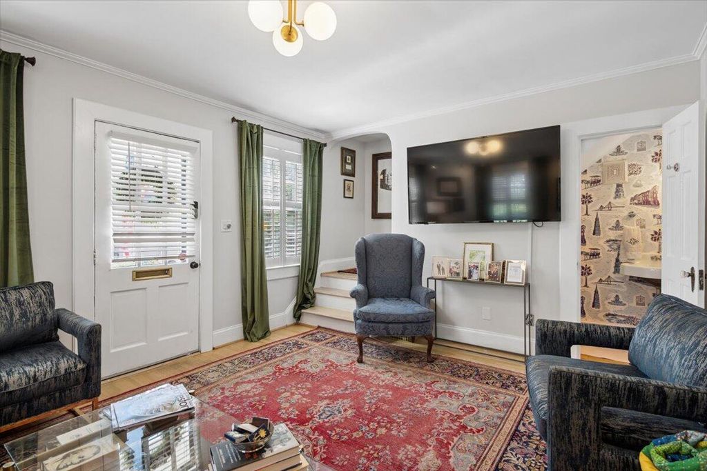 Image 7 of property listing at 301 Broad Street 4, Charleston, SC 29401