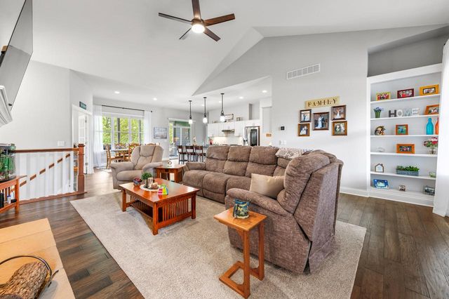 N119W5754 James CIRCLE, Cedarburg, WI 53012