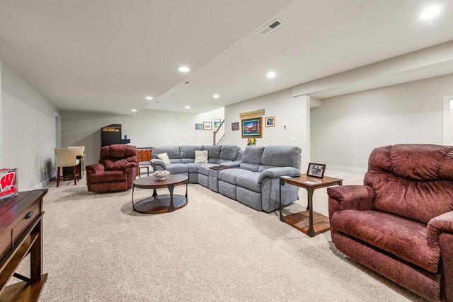 N119W5754 James CIRCLE, Cedarburg, WI 53012