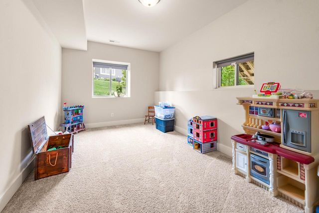 N119W5754 James CIRCLE, Cedarburg, WI 53012