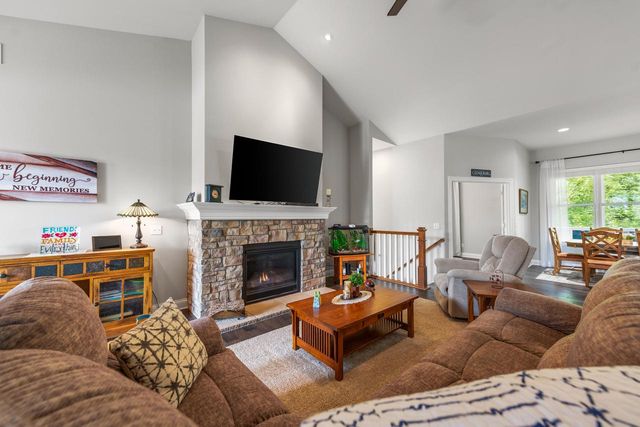 N119W5754 James CIRCLE, Cedarburg, WI 53012