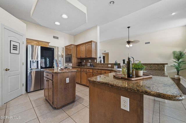 1472 PIONEER RIDGE Drive, El Paso, TX 79912