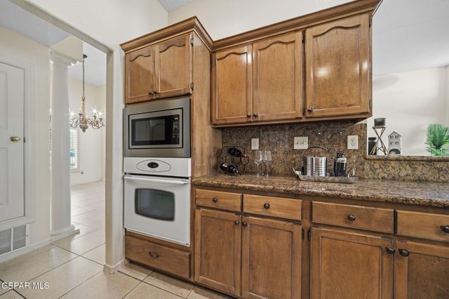 1472 PIONEER RIDGE Drive, El Paso, TX 79912