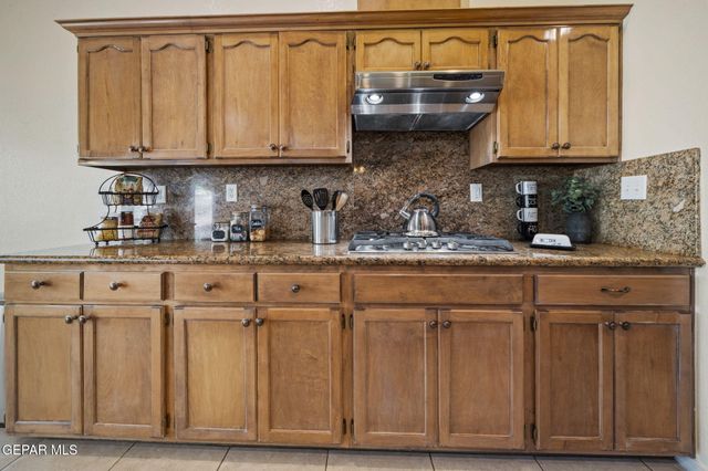 1472 PIONEER RIDGE Drive, El Paso, TX 79912