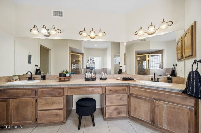 1472 PIONEER RIDGE Drive, El Paso, TX 79912