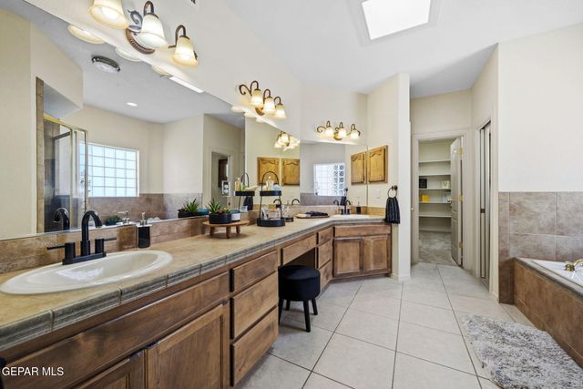 1472 PIONEER RIDGE Drive, El Paso, TX 79912